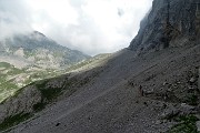 33 Ghiaioni e contrafforti rocciosi nel Mandrone